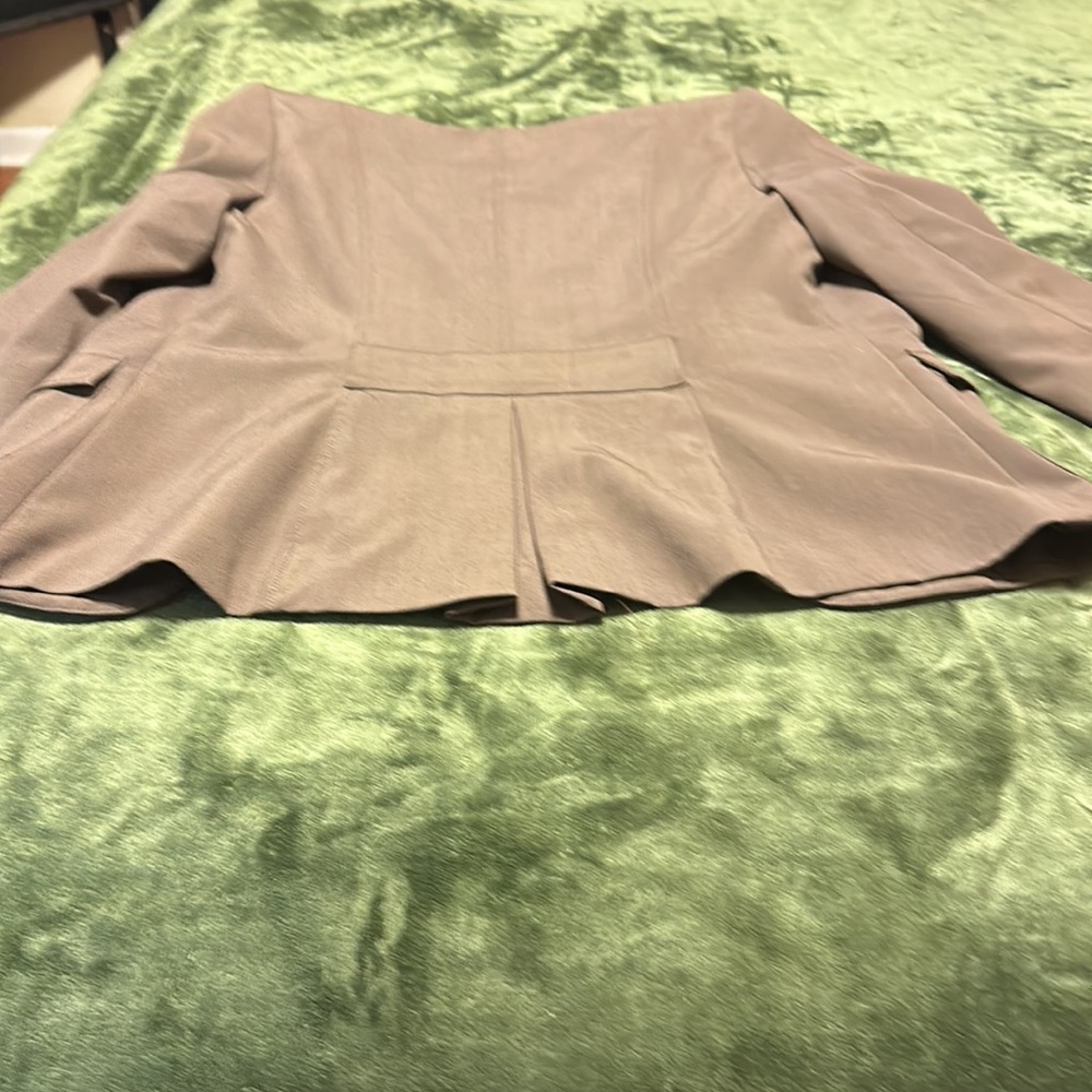 Suit - Picture 6 of 9
